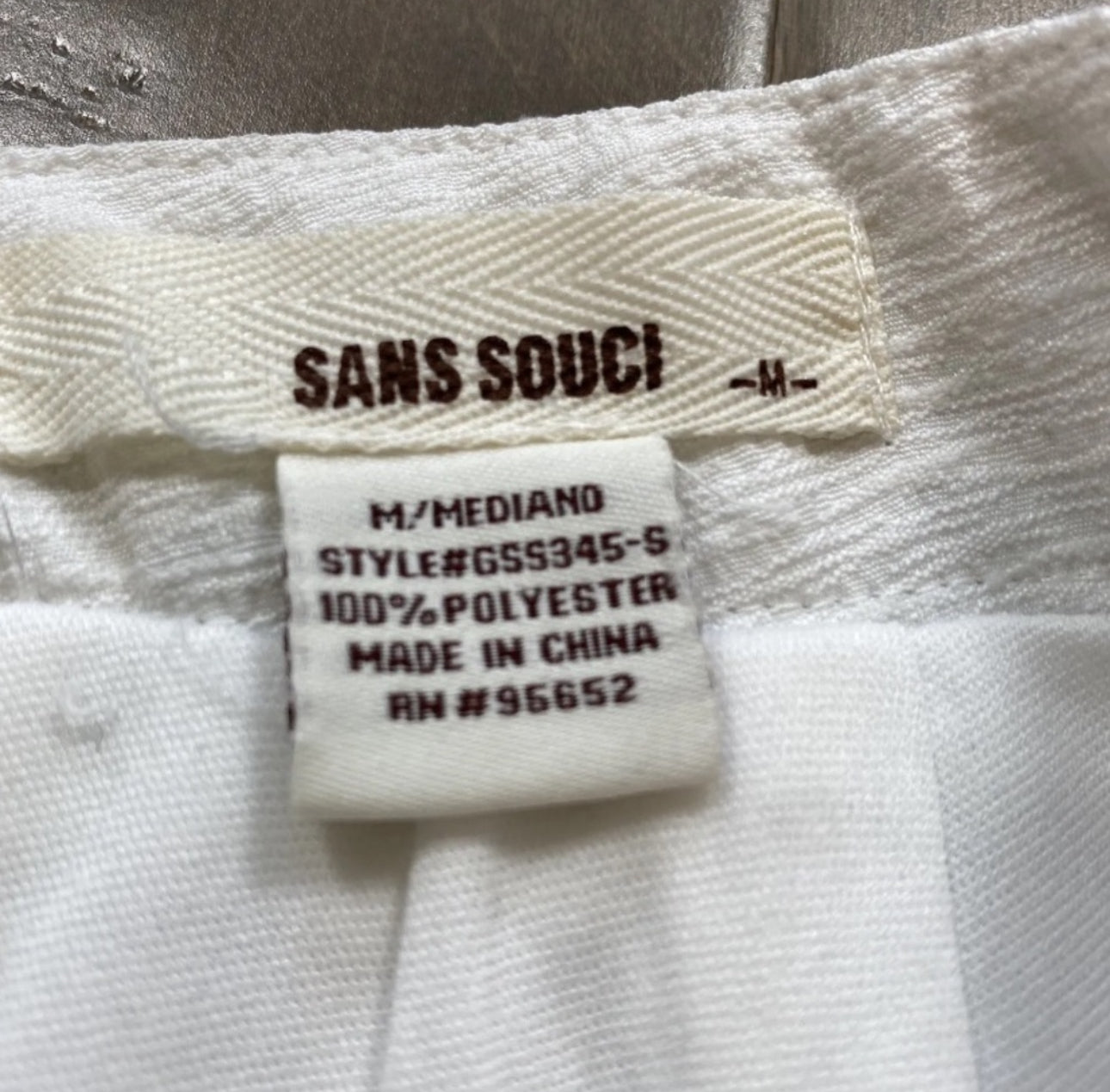 Sans Souci Size M (Runs Small) Textured Ivory Rounded Hem Subtle Hi-Low Skirt