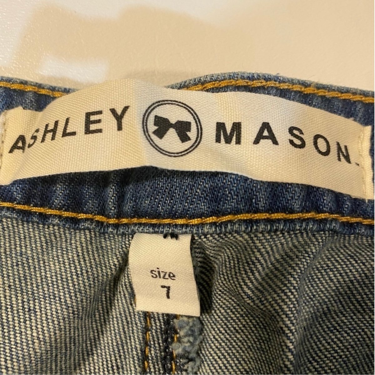 Ashley Mason - Ashley Mason Size 7 Medium Wash Denim Factory Distressed Raw Hem Crop Jeans - Jeans - Afterglow Market