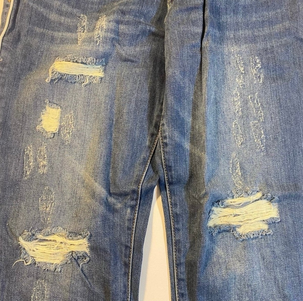 Ashley Mason - Ashley Mason Size 7 Medium Wash Denim Factory Distressed Raw Hem Crop Jeans - Jeans - Afterglow Market