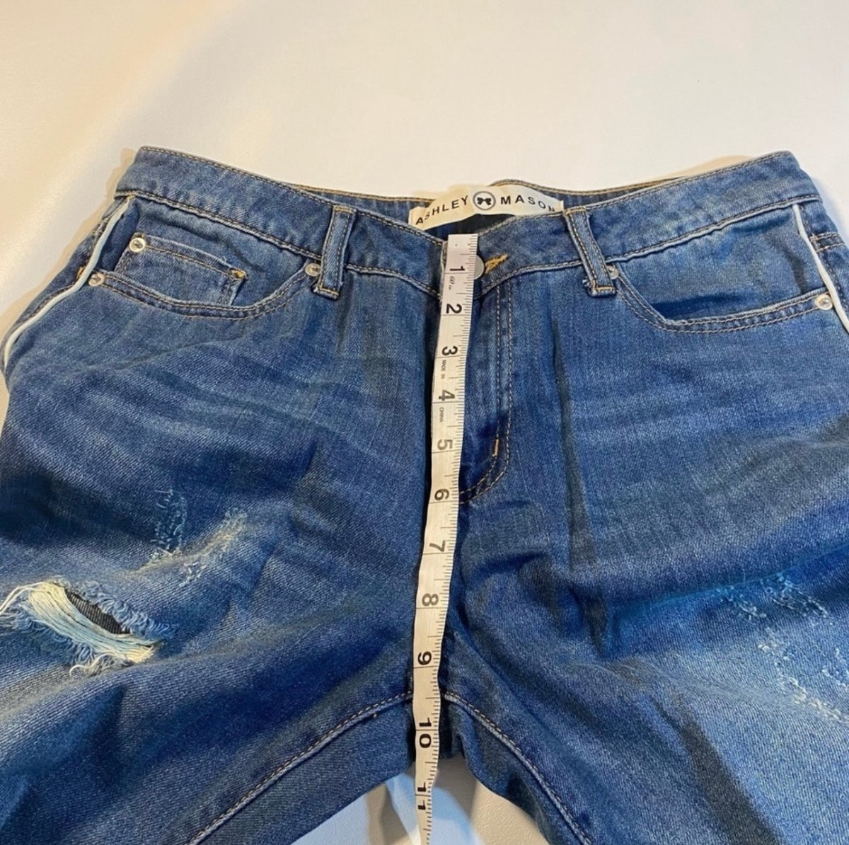 Ashley Mason - Ashley Mason Size 7 Medium Wash Denim Factory Distressed Raw Hem Crop Jeans - Jeans - Afterglow Market