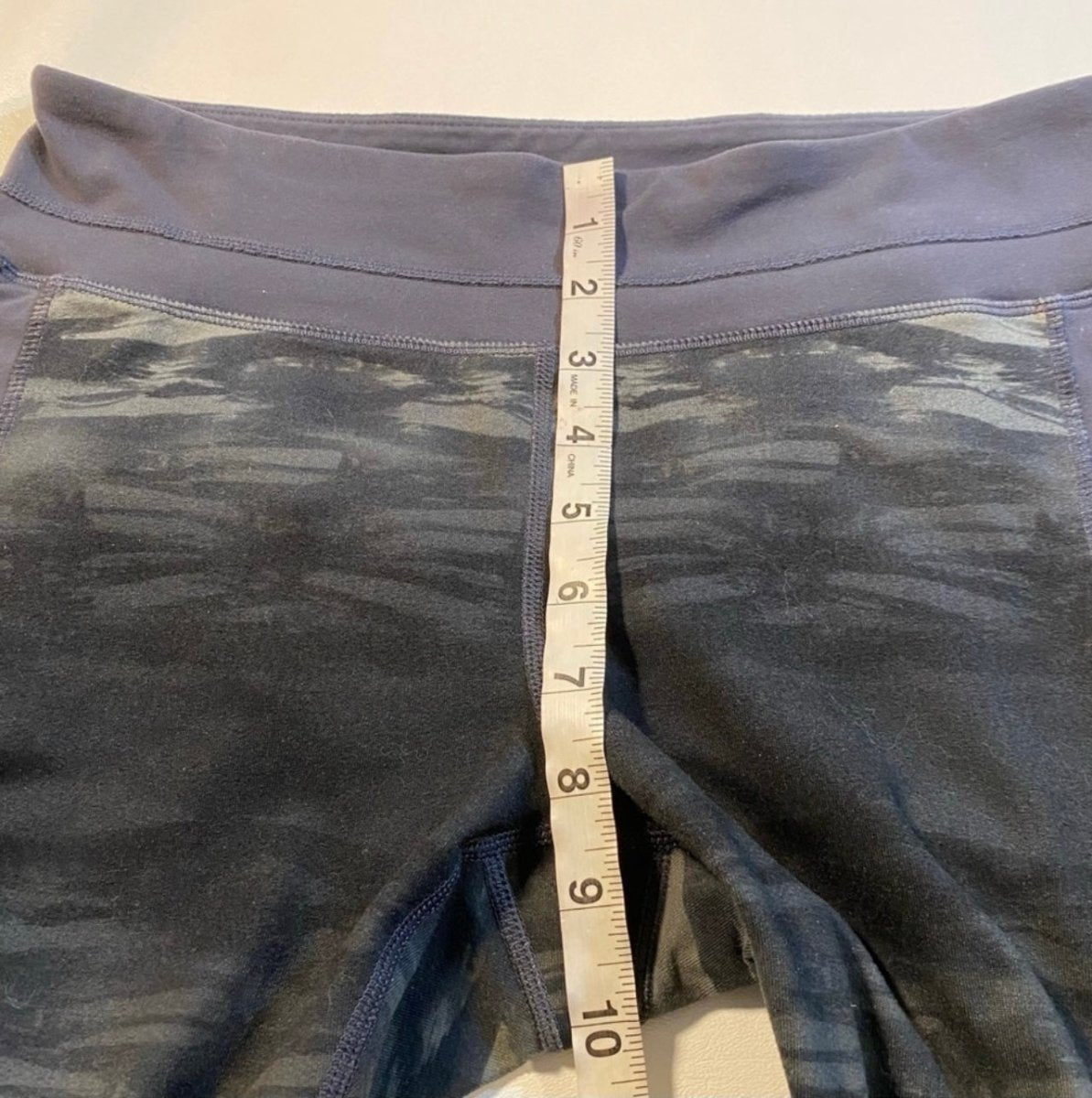 Athleta - Athleta Size M Grey Abstract Flare Connect Capri Length Leggings Crops - Leggings - Afterglow Market