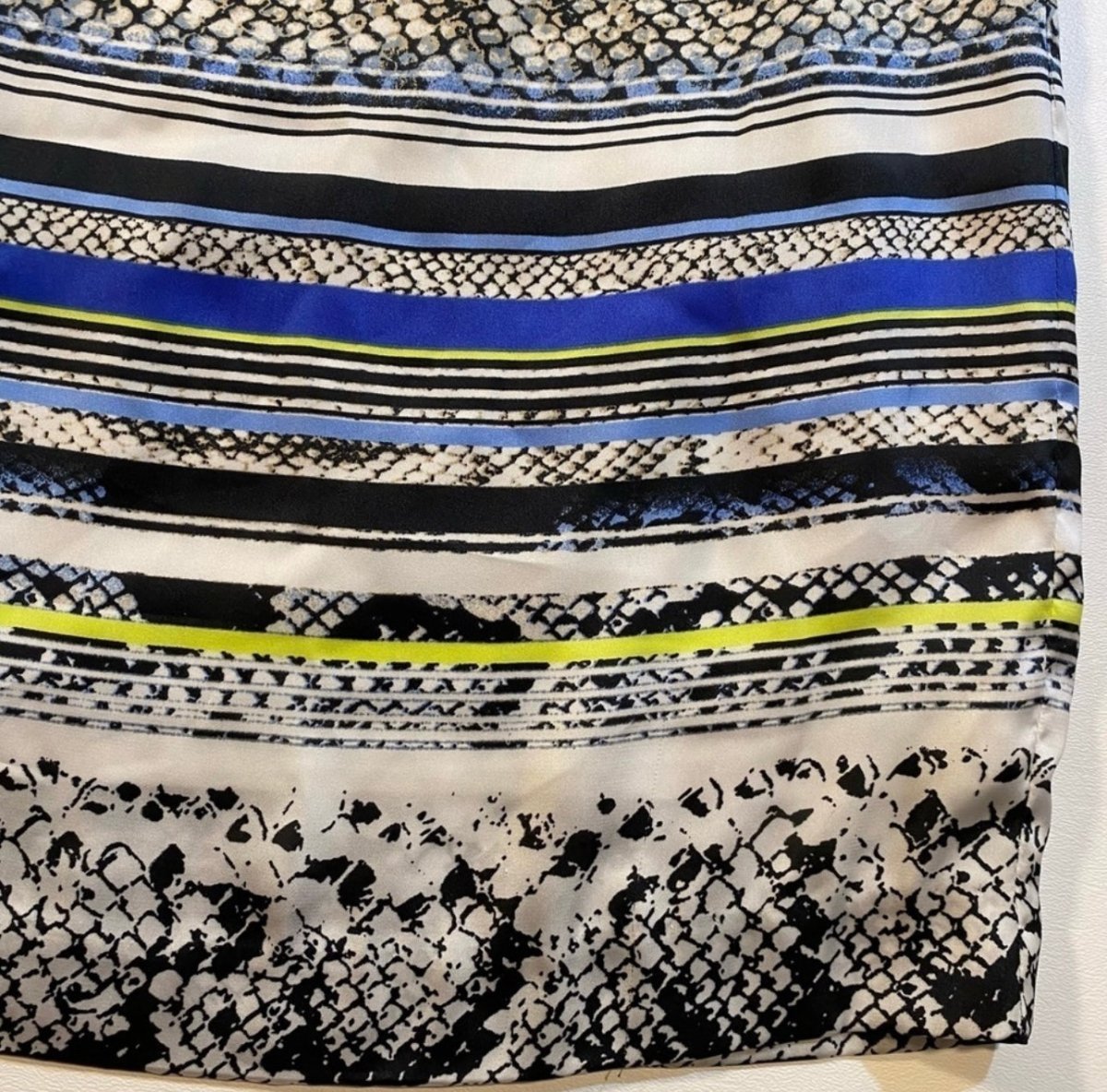 Dana Buchman - Dana Buchman Size L Snakeskin Blue Stripe Pleat Neck Gold Detail Shift Dress - Dresses - Afterglow Market