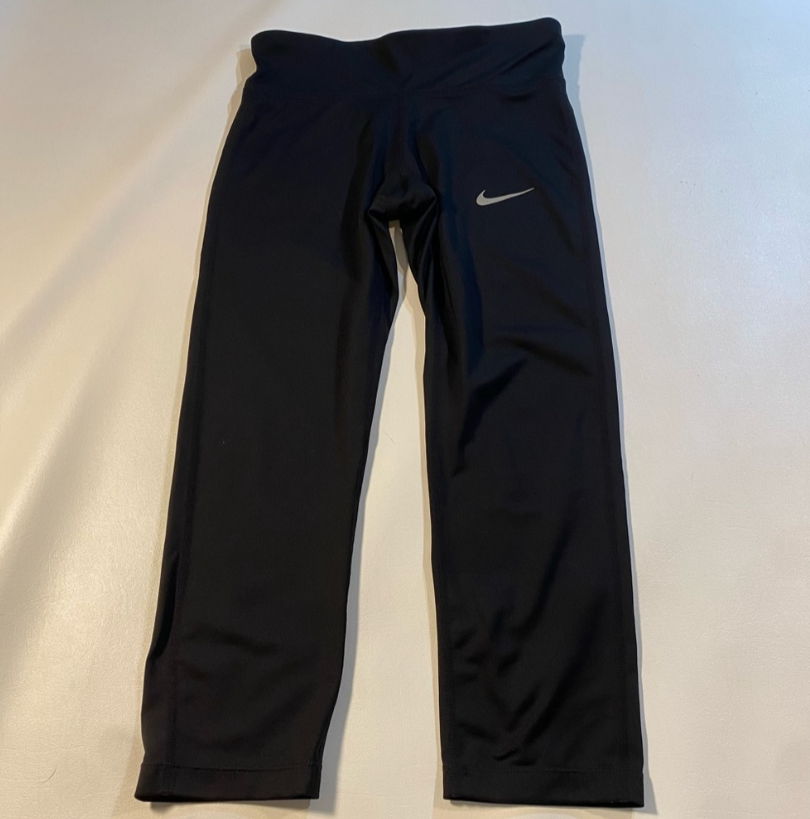 Nike Dri-Fit Size S Black Capri Leggings W Reflective Swoosh & Back Circles